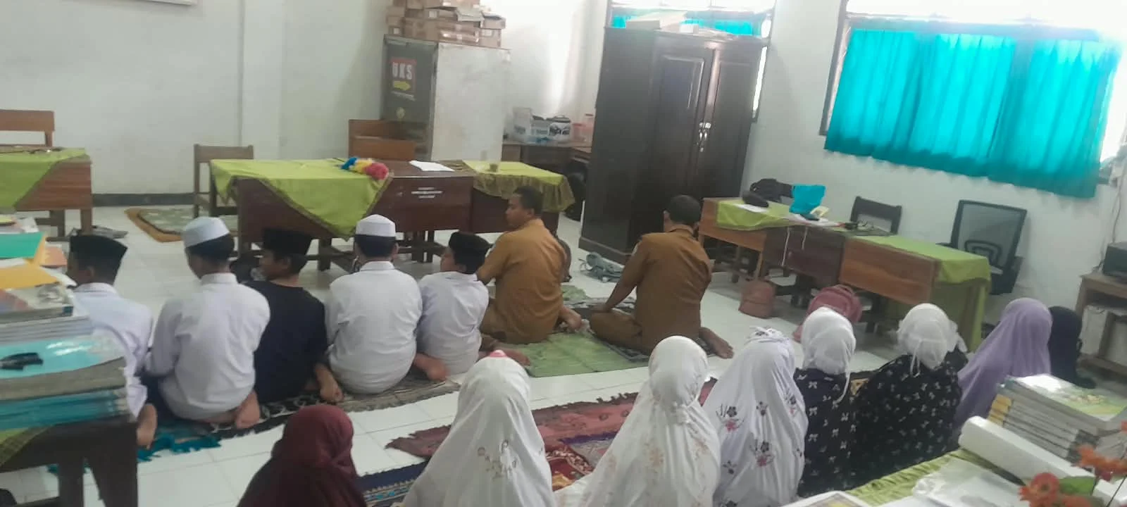 Kegiatan Sholat Dhuhur Berjamaah