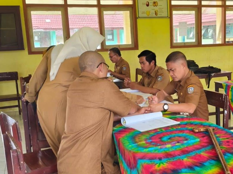 Supervisi Pengawas Sekolah tentang Perangkat Pembelajaran di SMPN 4 Mlandingan Satu Atap