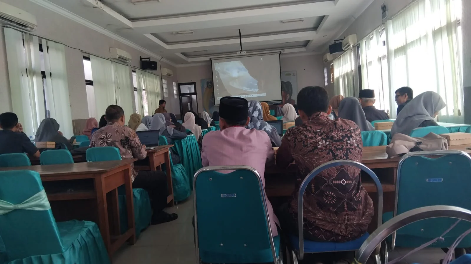 Tiga Hari Tingkatkan Kompetensi, Guru SMPN 4 Mlandingan Satu Atap Ikuti Kegiatan LITNUMSAINTEK dan TKA
