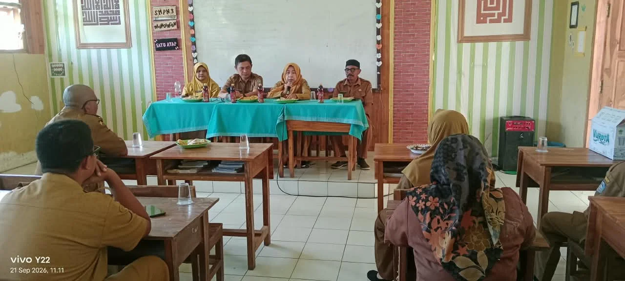 Supervisi Perangkat Pembelajaran dan Penguatan Kelembagaan, SMPN 4 Mlandingan Terus Tingkatkan Mutu Pendidikan